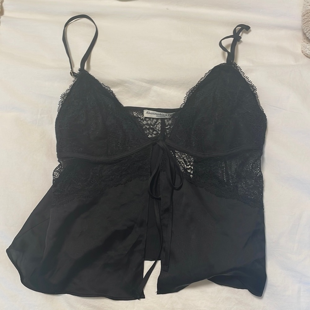 ABERCROMBIE LACE BLACK TOP